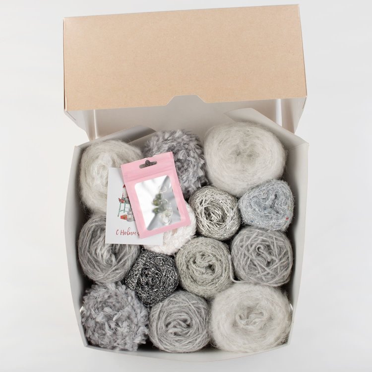 Набор пряжи на фантазийный джемпер